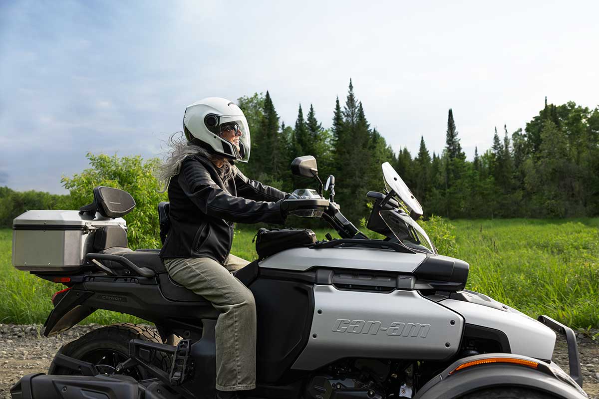 ONRD 3WV MY26 CANYON STD HyperSilver Action 256A2301 RGB